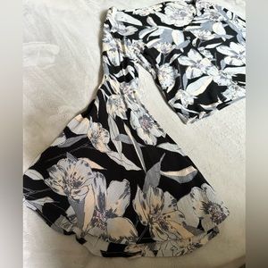 Billabong women’s bell bottom sleeve shirt